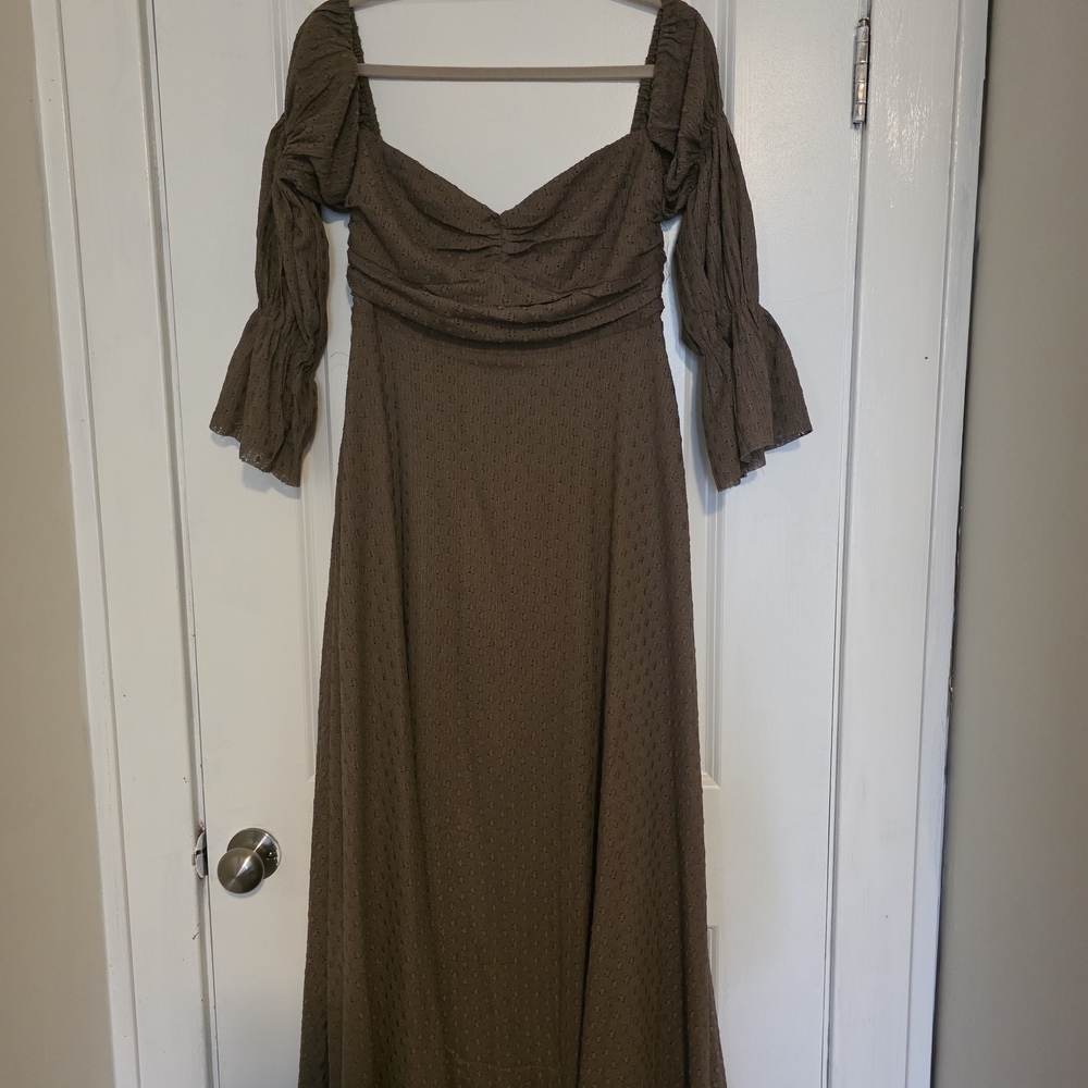 Chic Brown Maxi Dress with Ruched Sleeves